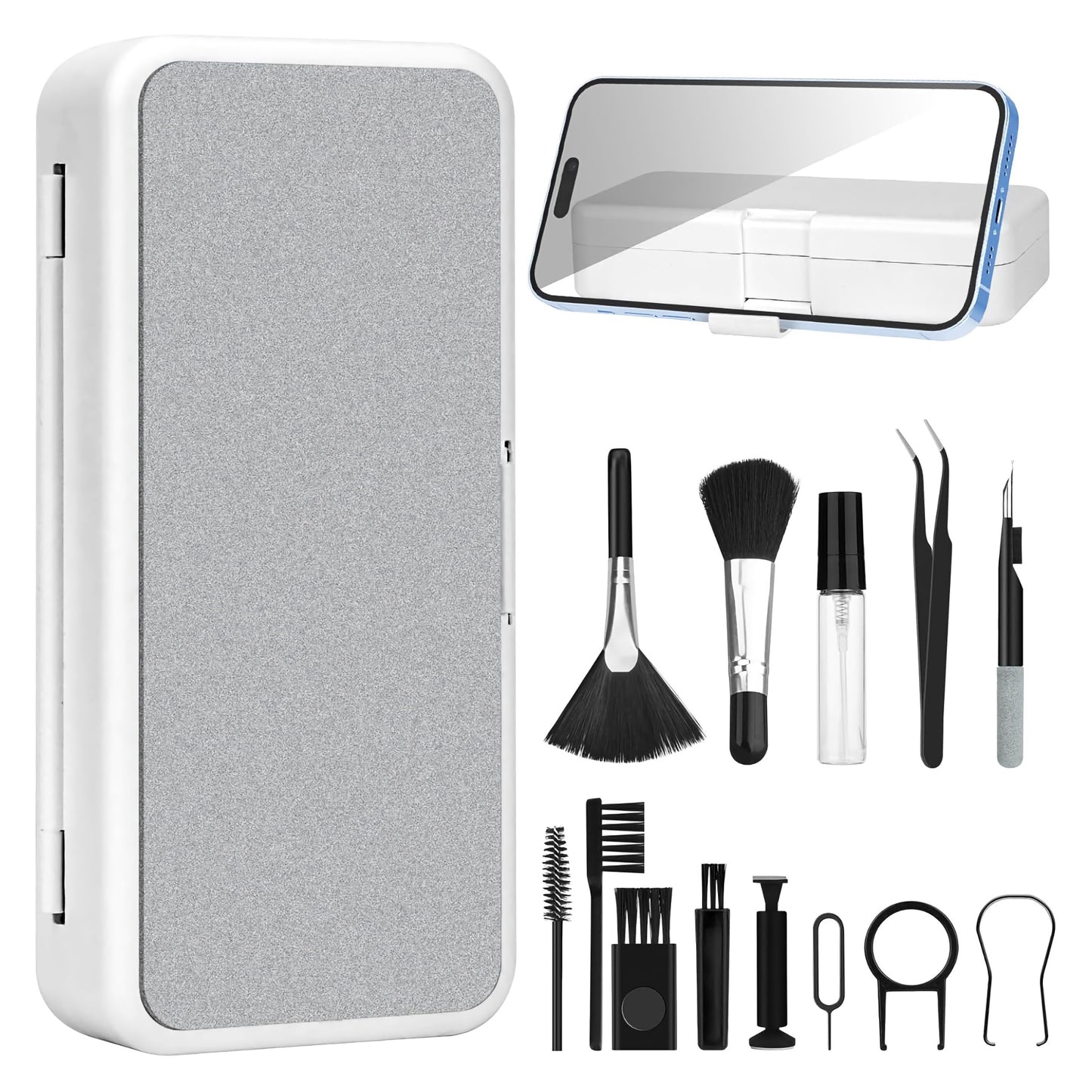 Das arktis 18-in-1 Reinigungskit von arktis enthält einen rechteckigen Reiniger, einen Telefonständer, Bürsten, eine Pinzette, eine Sprühflasche, ein Tuch und Werkzeuge – perfekt für die iPhone-Reinigung und Apple-Gerätepflege auf weißem Hintergrund.