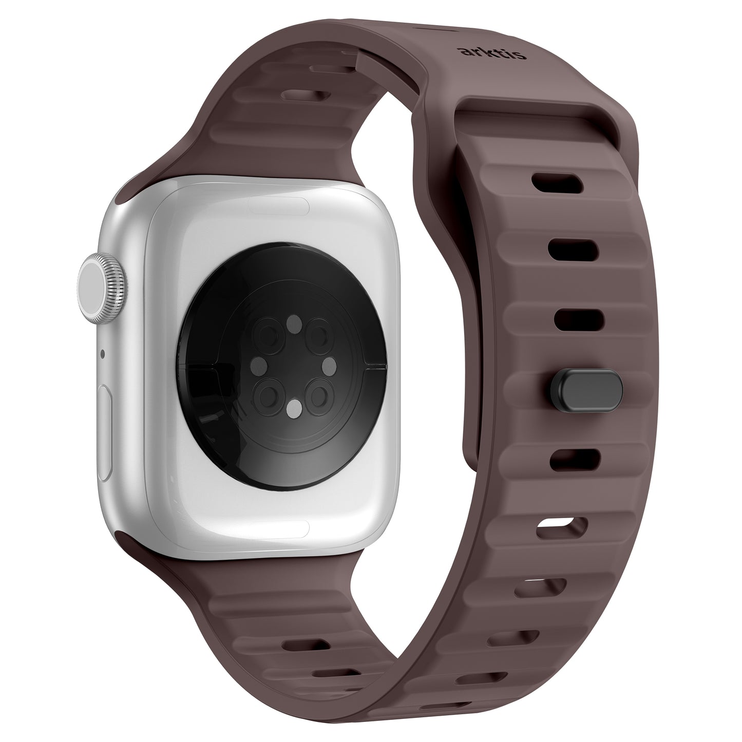 Das arktisband Apple Watch Silikonarmband „Active“ präsentiert sich in silberner Rückseite im sportlichen Look und präsentiert sein dunkelbraunes, geripptes Silikonarmband, den Verschluss, die Einstelllöcher, den rückseitigen Sensor und die seitliche Taste.