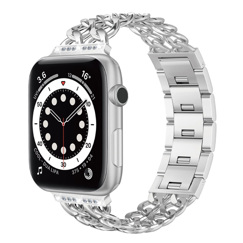 Das arktisband Apple Watch Armband „Princess“ ist ein silbernes Smartwatch-Armband mit dekorativem Metalldesign und glanzvoller Gliederstruktur – eine elegante Wahl für Ihre Apple Watch von arktisband, mit einem Zifferblatt im Analogstil mit Punkten, Zahlen und Symbolen.