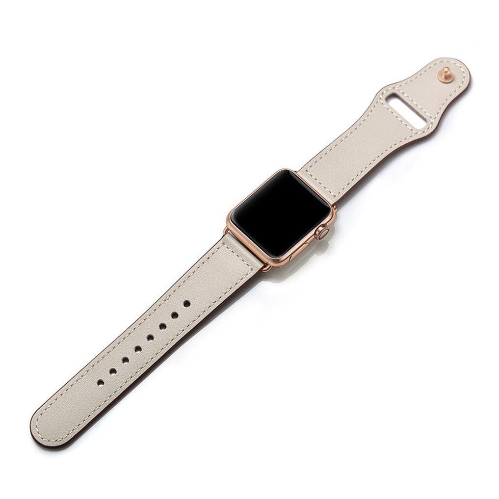 Ein Arktisband Apple Watch Lederarmband „Novus“ aus beigem Leder wertet eine Smartwatch mit schwarzem Bildschirm und roségoldenem Gehäuse auf, dargestellt auf weißem Hintergrund für maximalen Tragekomfort.
