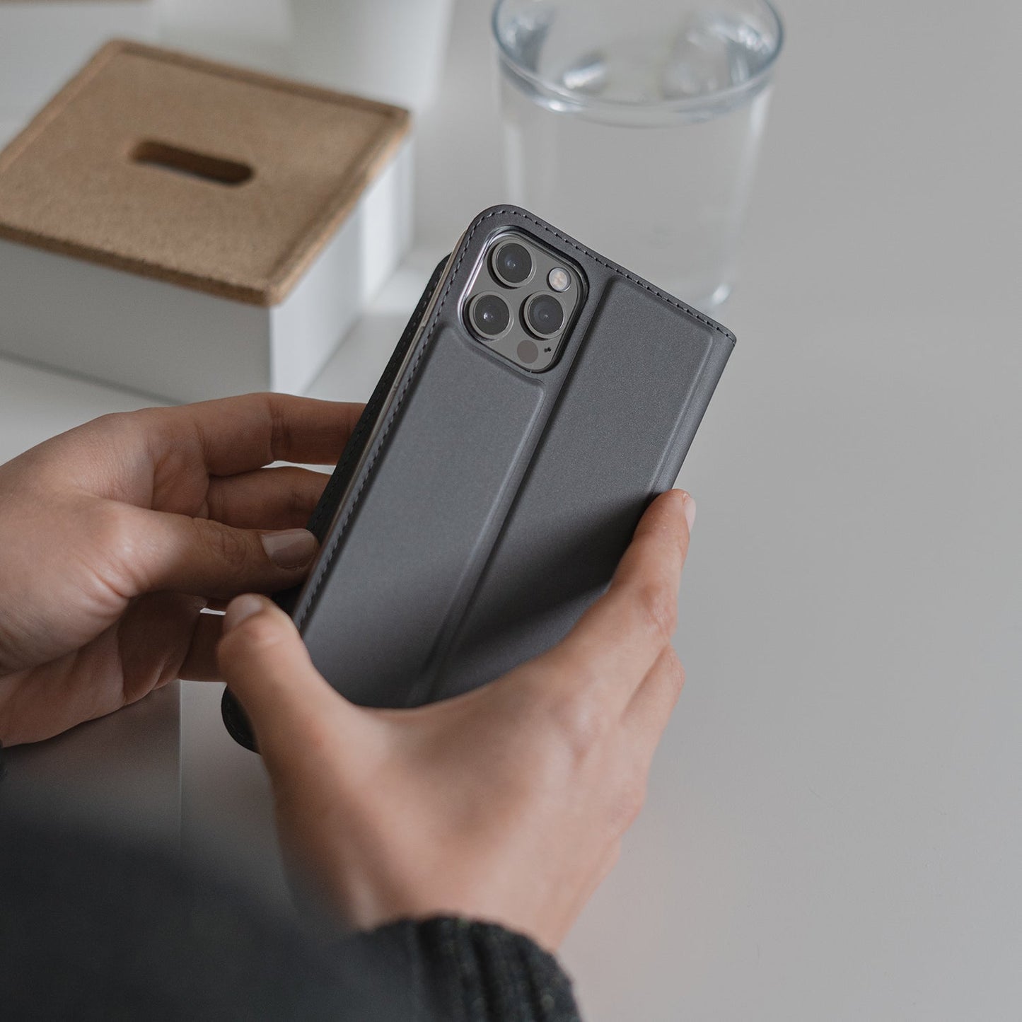 Mobiletto iPhone 15 Pro BOOK Klapphülle