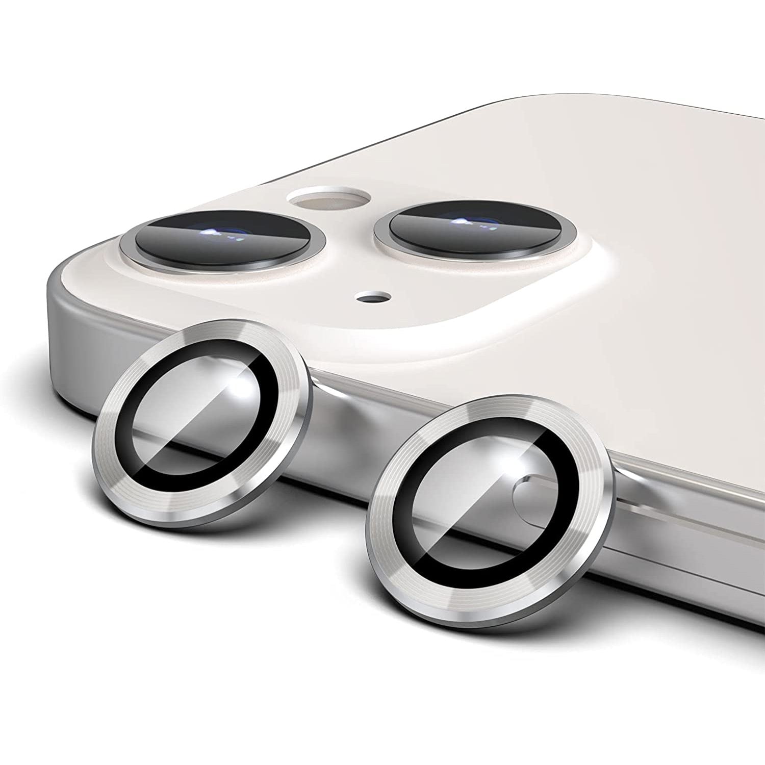 Nahaufnahme einer iPhone 15-Kamera mit zwei daneben platzierten ArktisPRO iPhone 15-Objektivschutzfolien von ArktisPRO, die erstklassigen Kameraschutz bieten.