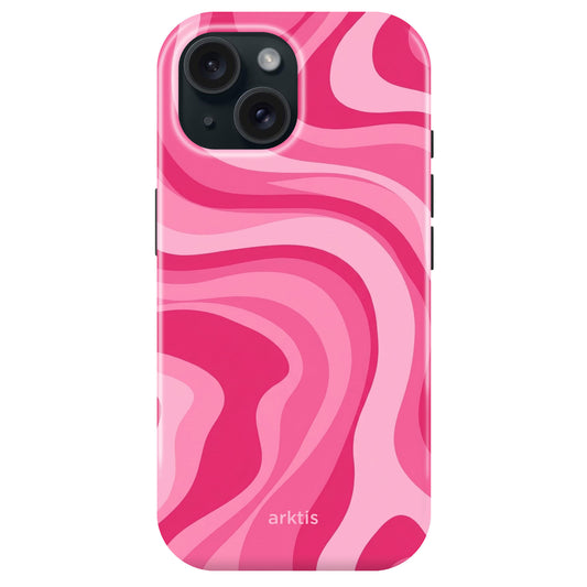 Die arktis iPhone 15 Hülle - Aura Pink hat ein pinkes und rotes Wellenmuster, ein arktis Branding auf der Unterseite, ist aus stoßabsorbierendem TPU-Silikon und ist MagSafe kompatibel.
