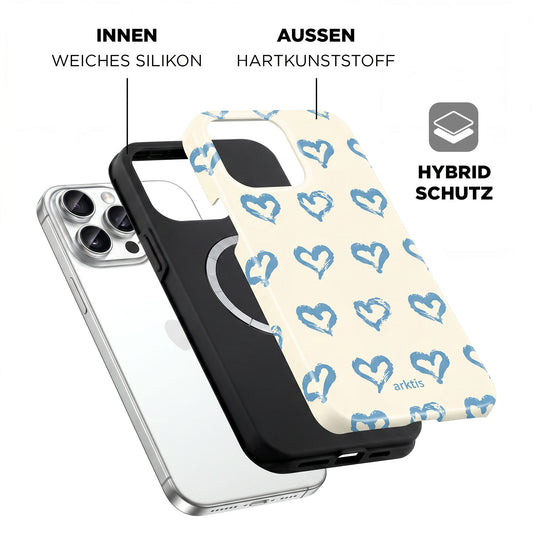 Explosionszeichnung der arktis iPhone 14 Pro Max Hülle - Blue Hearts: mit weicher, stoßabsorbierender Silikon-Innenschicht, harter Kunststoff-Außenschicht mit blauem Herz-Design und MagSafe-kompatibel.