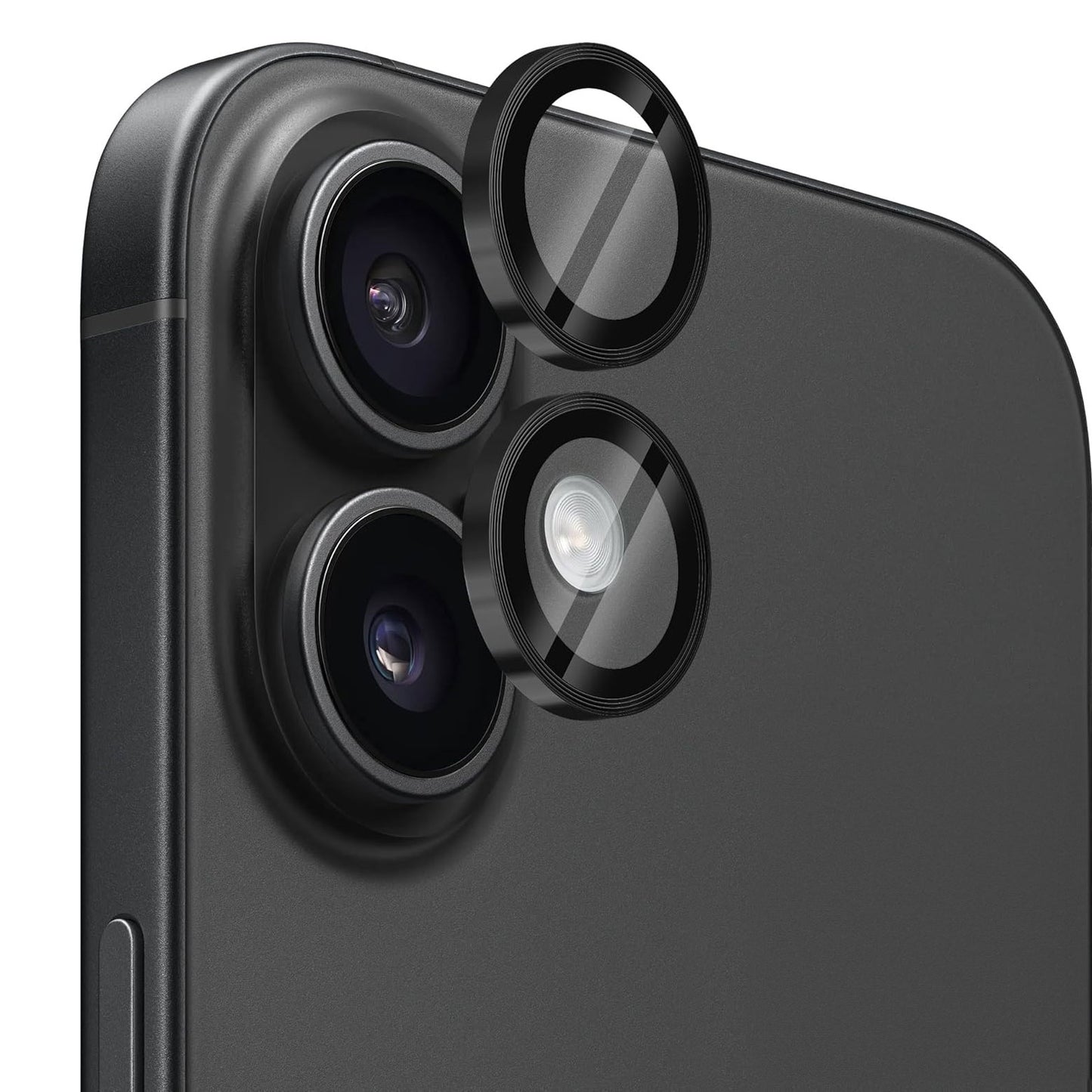 Nahaufnahme eines schwarzen Kameramoduls des iPhone 16 mit zwei Objektiven und Blitz, neben drei Aluminiumringen des Arktis iPhone 16 Lens Protector, die über jeder Komponente schweben.