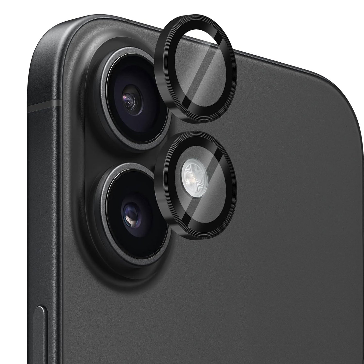 Nahaufnahme eines schwarzen Kameramoduls des iPhone 16 mit zwei Objektiven und Blitz, neben drei Aluminiumringen des Arktis iPhone 16 Lens Protector, die über jeder Komponente schweben.