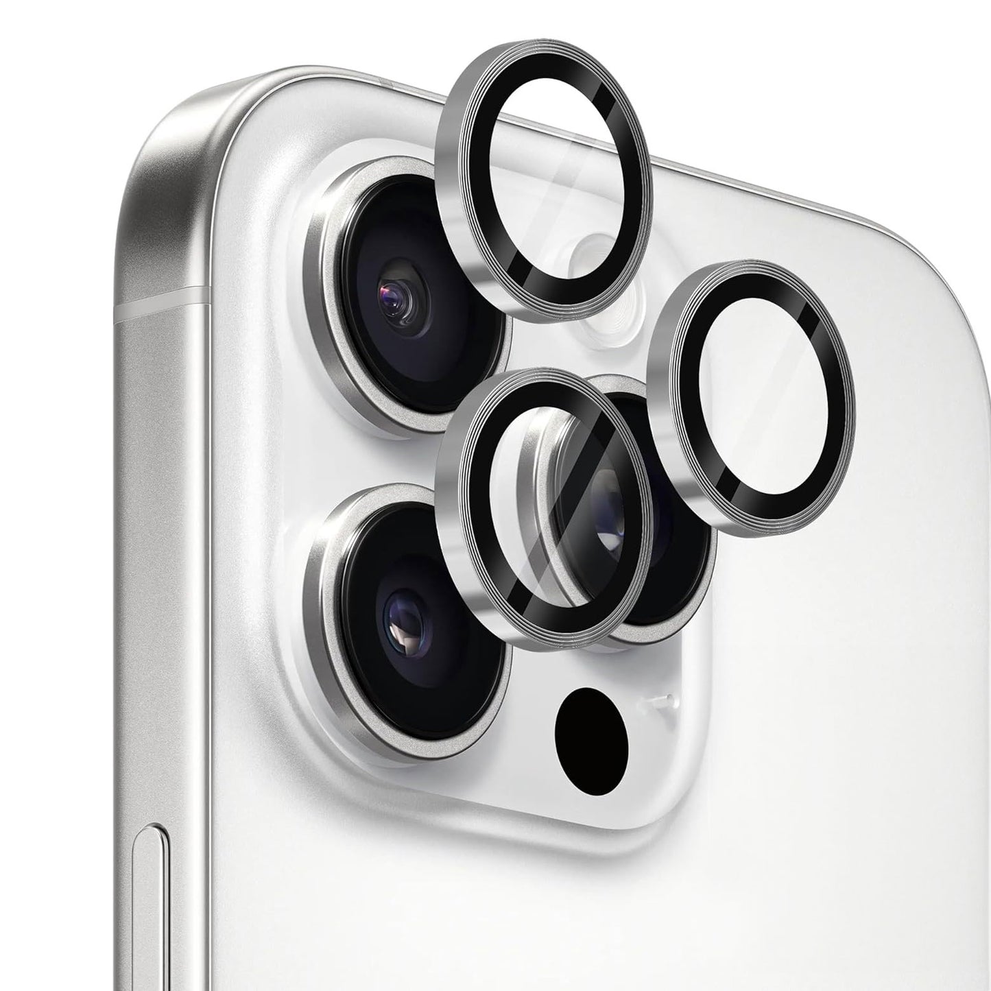 Eine Nahaufnahme des silbernen iPhone 16 Pro zeigt drei Kameralinsen und einen Blitz, wobei der Arktis iPhone 16 Pro Lens Protector von Arktis als Kameralinsenschutz darüber schwebt und veranschaulicht, wie er über die Kameras passt.