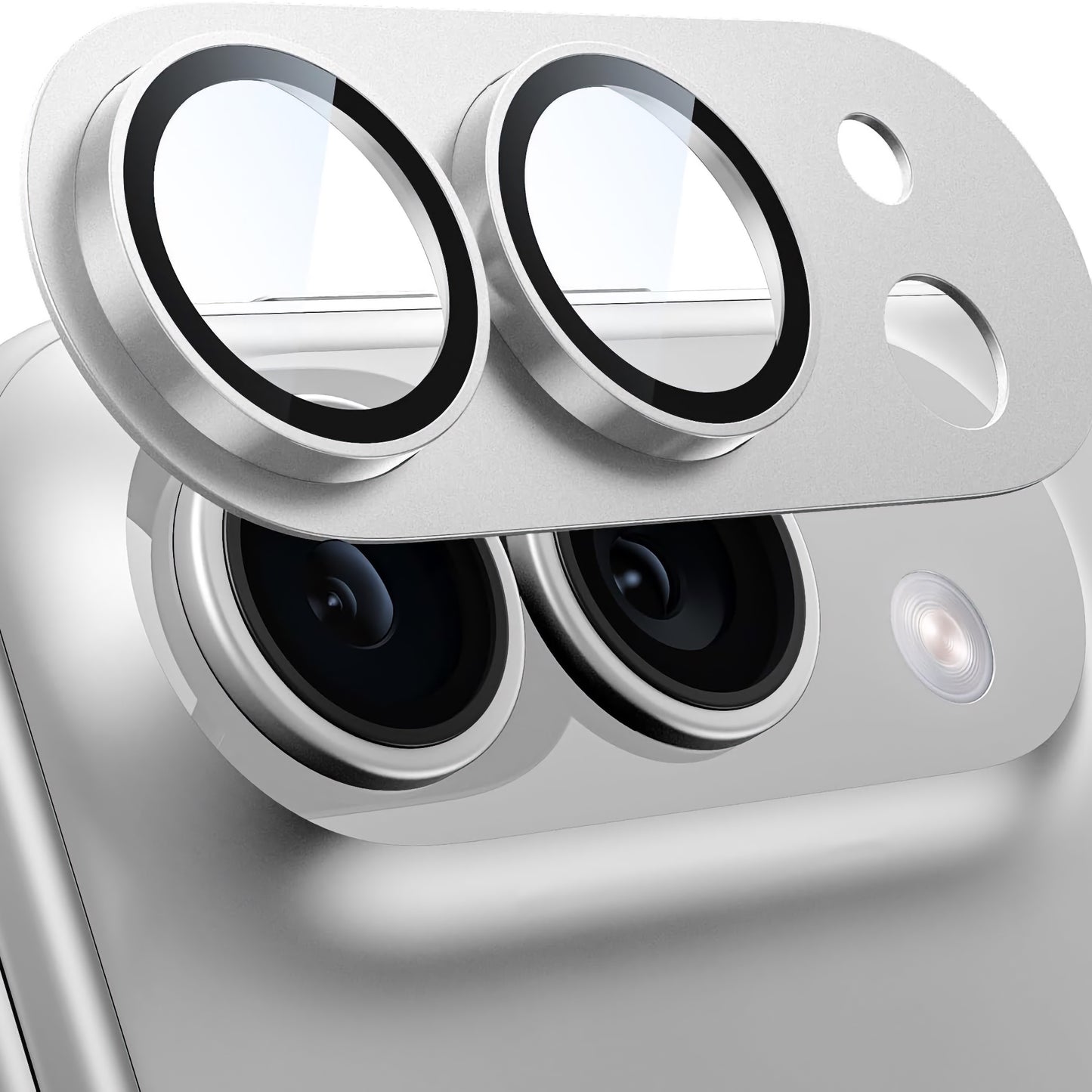 Nahaufnahme davon, wie der arktis iPhone Duo CamShield Kameraschutz über die Kameralinsen des Smartphones aufgebracht wird.