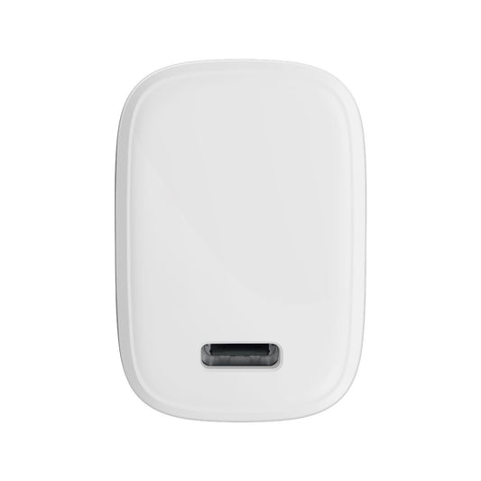 Das Goobay USB-C Netzteil 20 Watt FAST CHARGE 2.0 PD GaN ist ein elegantes weißes rechteckiges Ladegerät mit abgerundeten Kanten und einem horizontalen Steckplatz, perfekt zum Schnellladen und zur Stromversorgung von Geräten.