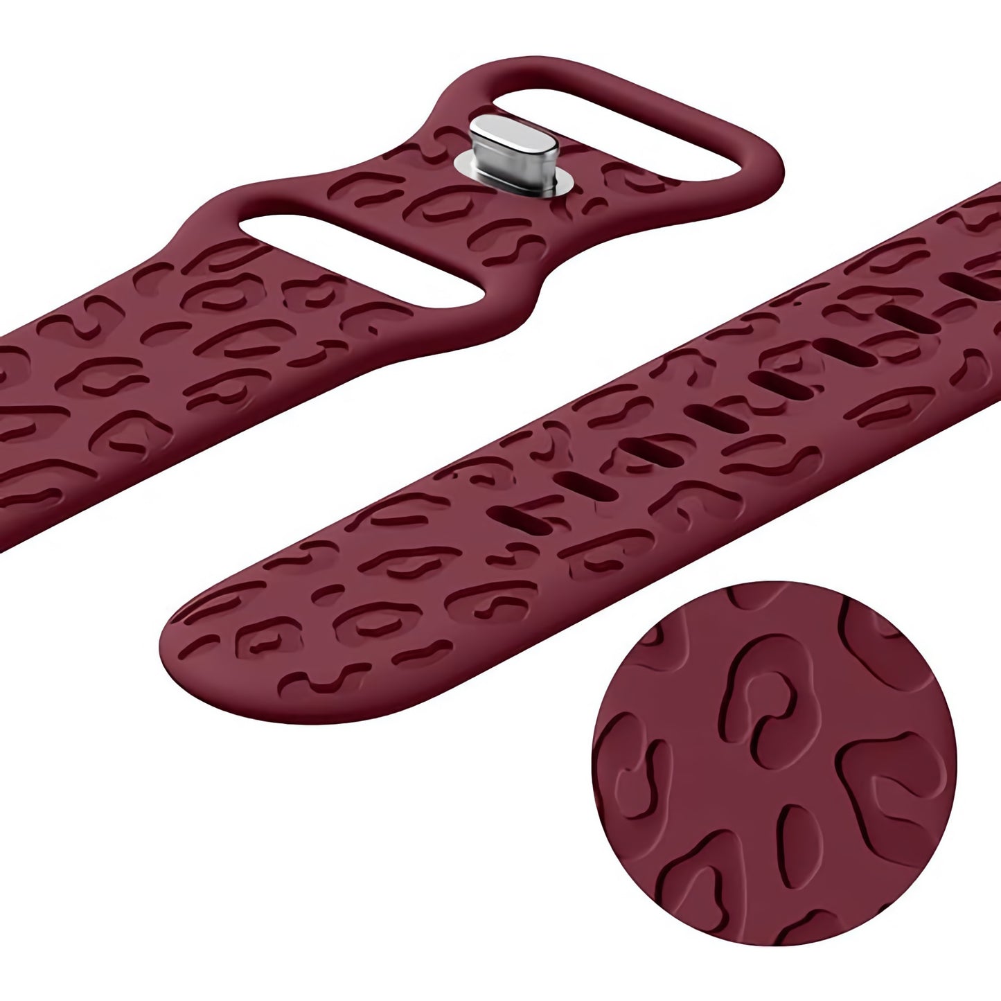 Eine Nahaufnahme des arktisband Apple Watch Armbands „Leopard“ zeigt sein kastanienbraunes Silikon und das erhabene Leopardenmuster. Ein Einschub hebt die detaillierte Textur hervor. Das Apple Watch-kompatible Armband von arktisband verfügt über einen sicheren Metallstiftverschluss.