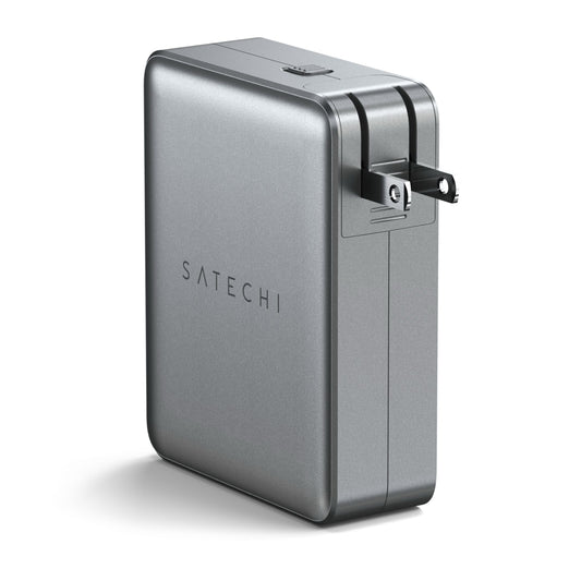 Das Satechi 145W USB-C 4-Port GaN Travel Charger in Grau steht aufrecht auf einem weißen Hintergrund und bietet fortschrittliche Power Delivery 3.1 und faltbare Steckerstifte für schnelles, effizientes Laden.