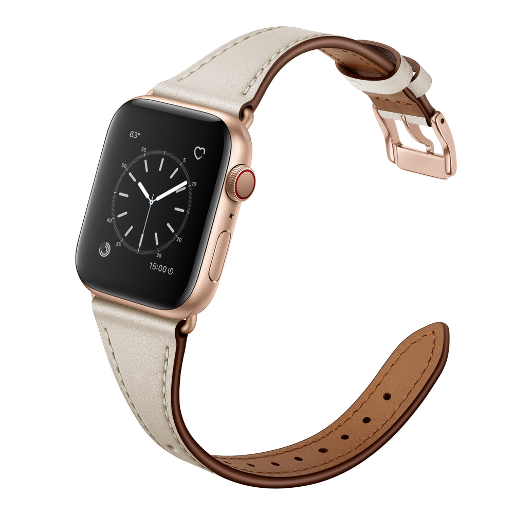 Eine Smartwatch mit quadratischem Touchscreen und analogem Zifferblatt. Sie verfügt über ein Roségoldgehäuse und das Arktisband Apple Watch Lederarmband „Napoli“ in Hellbeige mit braunen Kanten und einer Edelstahlschließe.