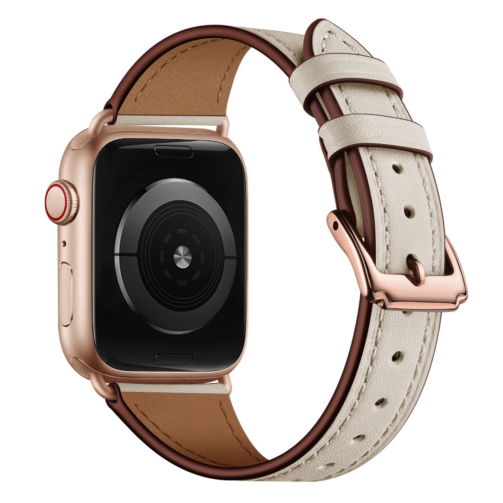 Das Arktisband Apple Watch Lederarmband „Napoli“ aus beigem Echtleder mit braunen Kanten und roségoldener Schnalle ist mit einer roségoldenen Smartwatch gepaart, die aus einer schrägen Rückansicht gezeigt wird, die den hinteren Sensor für einen minimalistischen Stil hervorhebt.
