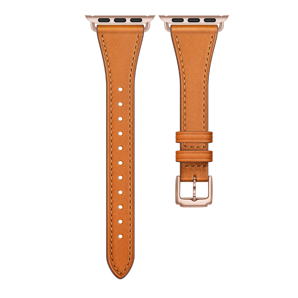 Auf weißem Hintergrund sind zwei Teile des hellbraunen Arktisband Apple Watch Lederarmbands „Napoli“ mit goldener Hardware abgebildet – eines mit Einstelllöchern, das andere mit einer Schnalle und Schlaufen für einen minimalistischeren Style.