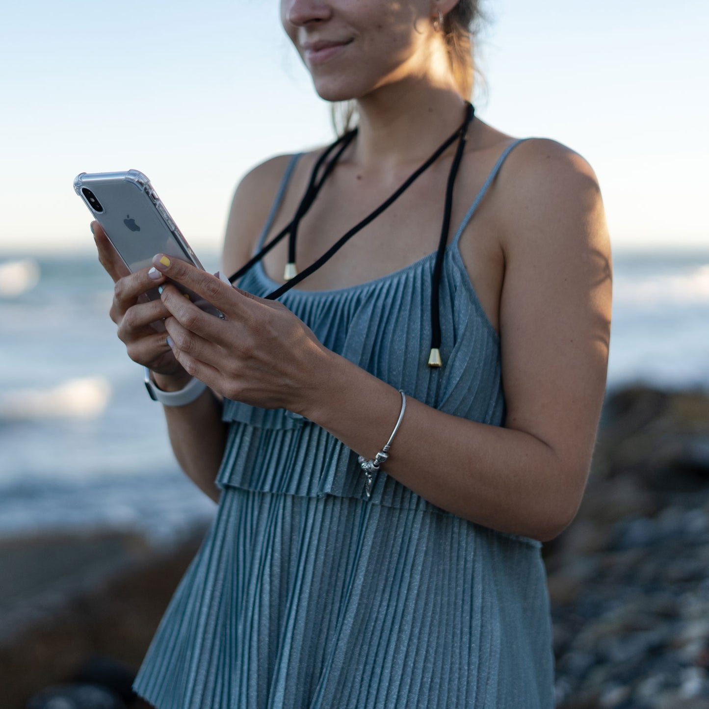 Coconut iPhone SE (2022/2020) Necklace Case Handykette