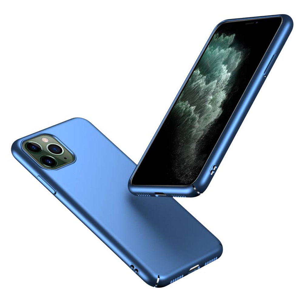 Auf einem weißen Hintergrund erscheinen zwei blaue iPhones, eines mit dem Bildschirm und das andere mit der Dreifachkamera auf der Rückseite – ideal, um die ArktisPRO iPhone 11 Pro Hülle UltraSlim Hardcase von ArktisPRO hervorzuheben.