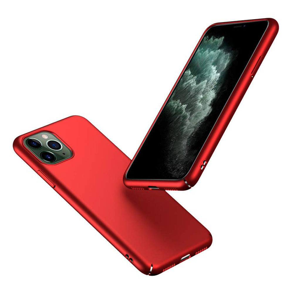 Zwei rote ArktisPRO iPhone 11 Pro Hülle UltraSlim Hardcases – eines mit Display, das andere mit Rückseite – schweben auf weißem Untergrund. Gefertigt aus robustem Polycarbonat bieten sie optimalen Schutz für Ihr iPhone 11 Pro.