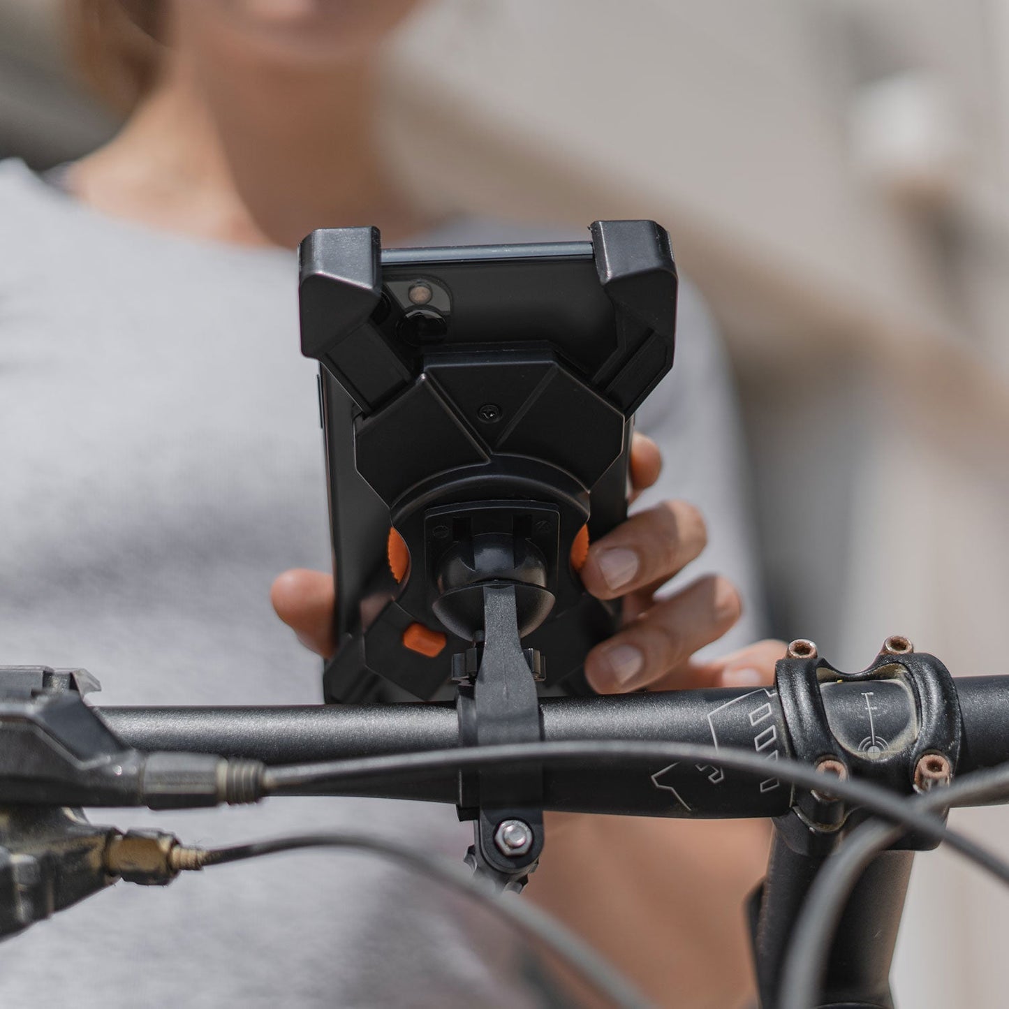 iphone-fahrradhalterungenGhNQfBA42z0Yg