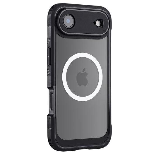 Das arktis iPhone 17 Air Defender Case von arktis ist eine schwarze Hülle mit transparenter Rückseite, zentralem Apple-Logo, weißem MagSafe-Ring und bietet 360°-Rundumschutz inklusive Bildschirmschutz.