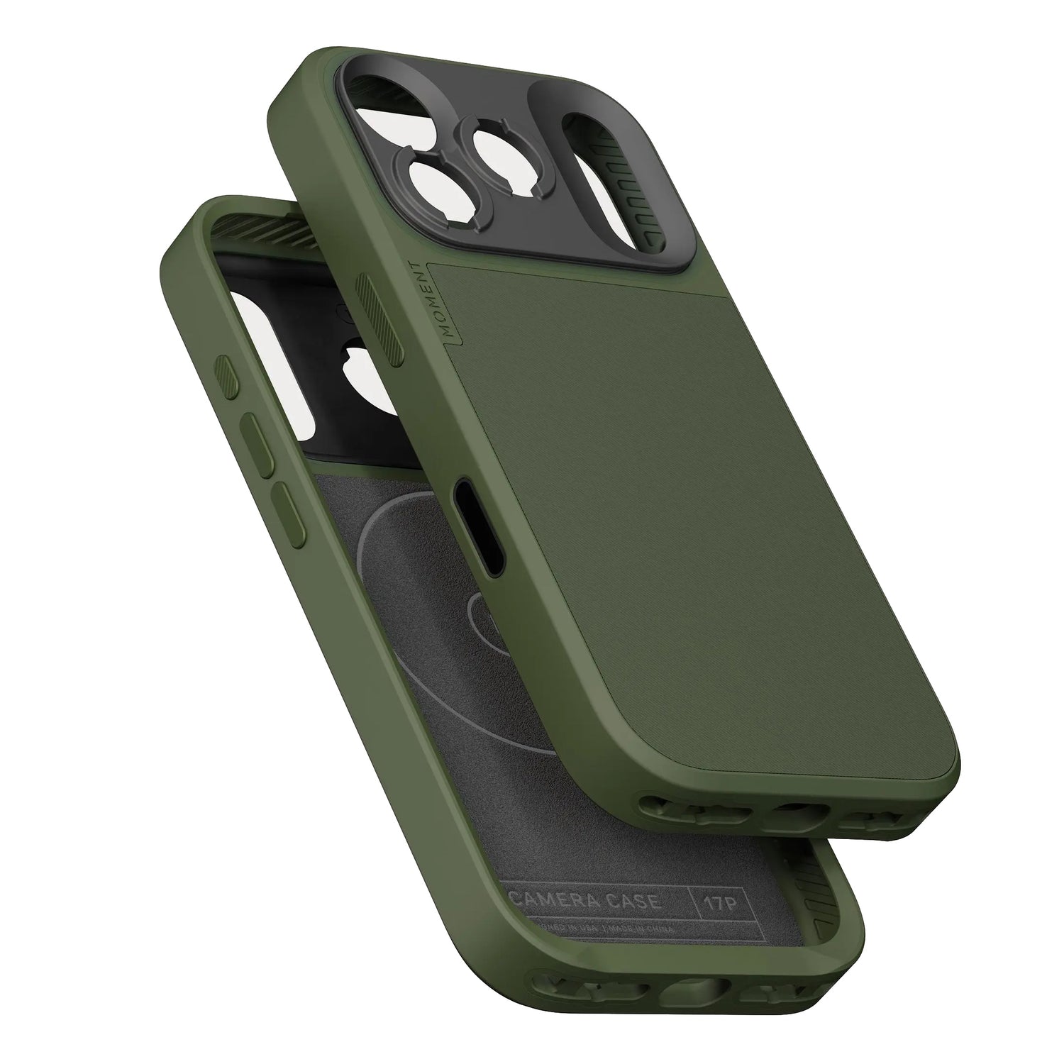 Zwei MOMENT Moment iPhone 17 Pro Camera Case MagSafe in Olivgrün, jeweils mit Kameralinsenabdeckung, bieten optimalen Geräteschutz und erweiterte Kamerafunktionen. Sie sind schräg auf einem weißen Hintergrund gestapelt.