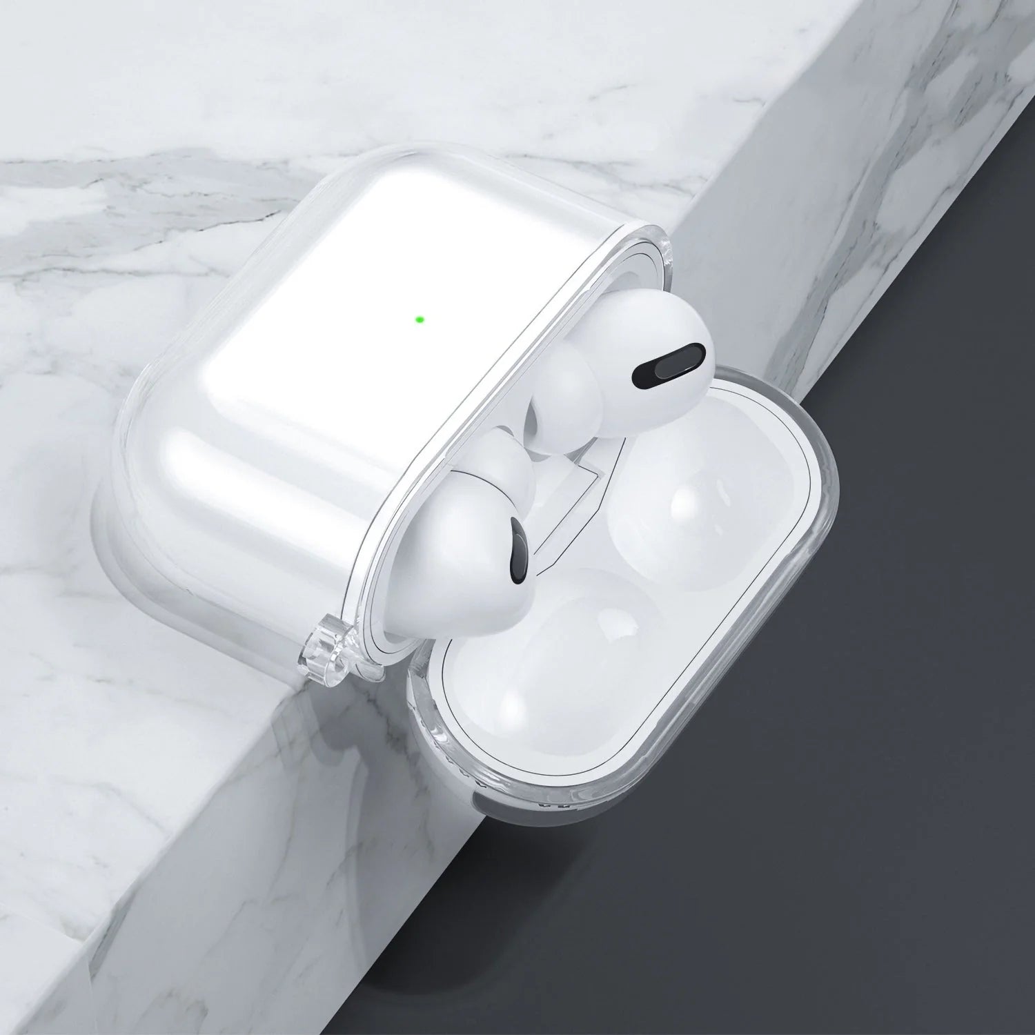 Weiße kabellose Ohrstöpsel in einem offenen arktis AirPods Pro 3 Invisible Air Case von arktis, platziert auf einer weißen Marmoroberfläche.