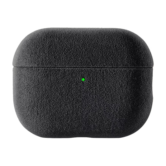 Arktis AirPods 4/5 Alcantara-Etui in Schwarz mit grüner Kontrollleuchte, abgebildet auf weißem Hintergrund.