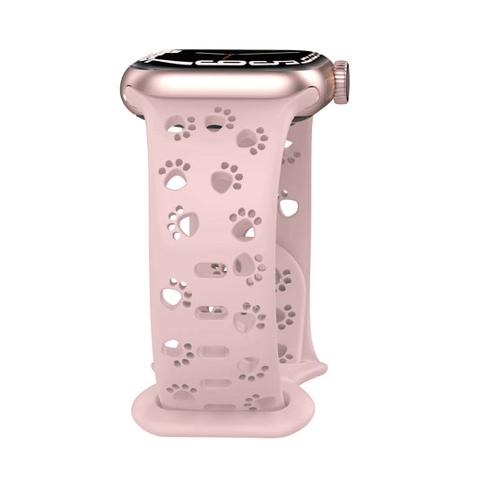Das arktisband Apple Watch Silikonarmband "Paw" ist mit charmanten Pfotenausschnitten versehen und wird in Rosa auf weißem Hintergrund gezeigt.