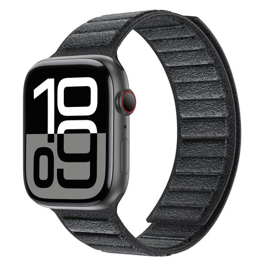 Das arktisband Apple Watch Magnetband von arktisband aus schwarzem Alcantara-Material, hergestellt in Italien, steht auf einem weißen Hintergrund.