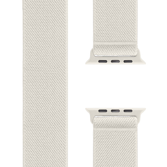 Eine Nahaufnahme des arktisband Apple Watch Solo Loop Armbands von arktisband mit cremefarbenen Nylonfasern und sichtbaren Anschlüssen für die Kompatibilität mit Smartwatches. Die gewebte Textur und die Befestigungsdetails des Stoffes sind deutlich zu erkennen.
