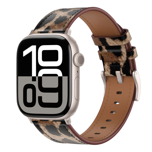 Smartwatch mit großer Digitalanzeige und dem Arktisband Apple Watch Lederarmband "Studio" - Leo für einen einzigartigen, stylischen Look.