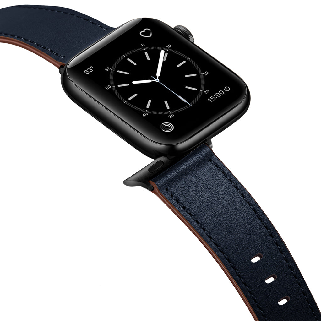 Eine schwarze Smartwatch mit blauem arktisband Apple Watch Lederarmband "Premium" von arktisband zeigt ein analoges Ziffernblatt auf ihrem Display.