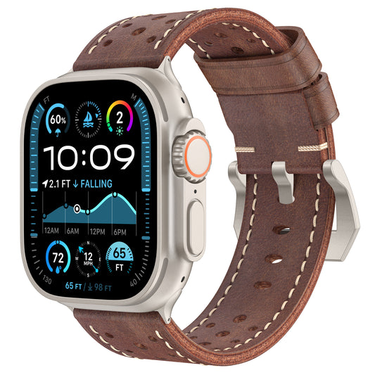 Das arktisband Apple Watch Lederarmband "Toronto" in Braun bietet einen Vintage-Look mit atmungsaktiven Perforationen, hier an einer Apple Watch, die Gesundheits- und Wetterdaten anzeigt.