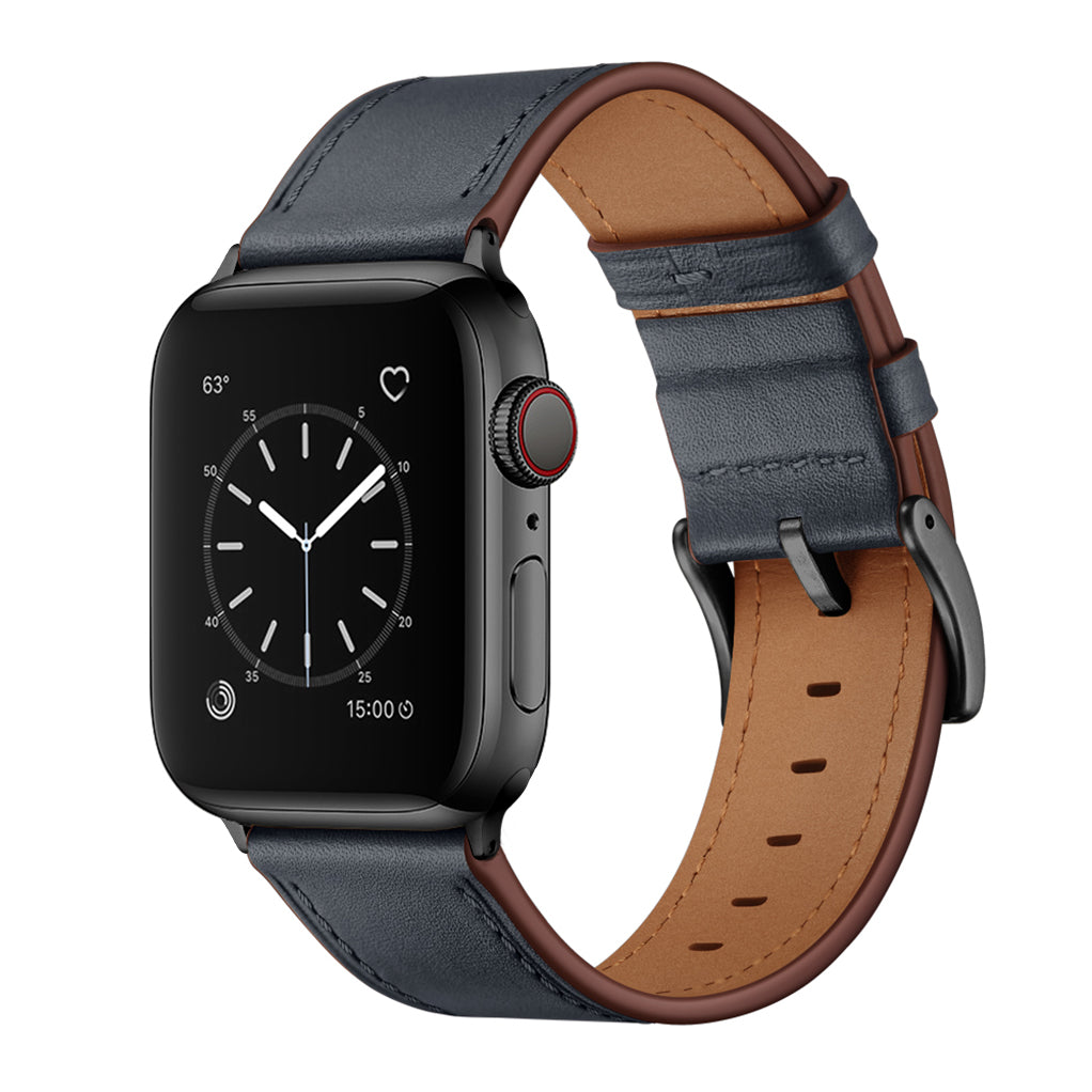 Eine schwarze Smartwatch mit einem dunkelblauen und braunen Arktisband Apple Watch Lederarmband "Premium" aus echtem Leder, das ein analoges Zifferblatt zeigt.