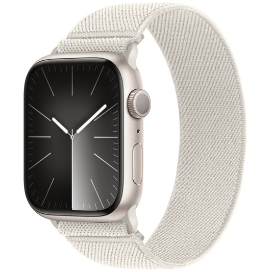 Das arktisband Apple Watch Solo Loop Armband kombiniert ein leichtes Gehäuse mit einem strukturierten Band aus weichen Nylonfasern in Hellbeige oder Cremeweiß und ergänzt das rechteckige Display der Smartwatch mit einem einfachen analogen Ziffernblatt.
