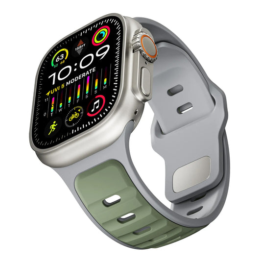 Das arktisband Apple Watch Silikonarmband „Swift“ von arktisband ist ein modernes Smartwatch-Armband in Grau und Grün mit einem Aluminium-Pin-Verschluss, das farbenfrohe Fitness- und Zeitinformationen auf dem Display anzeigt.