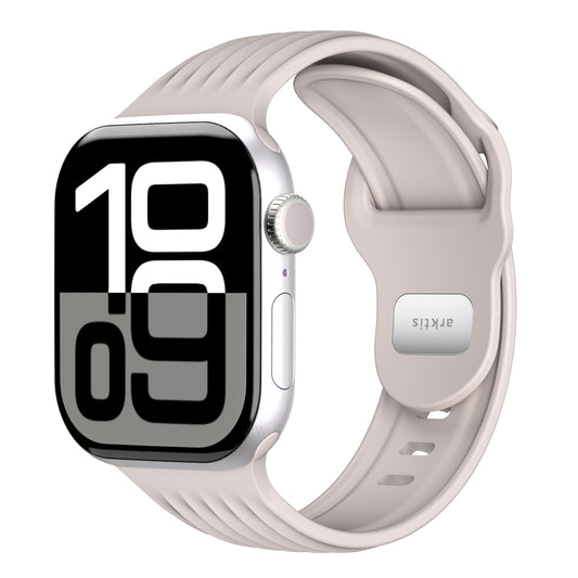 Das arktisband Apple Watch Armband "Skandi" besteht aus einem hellgrauen, gerippten Fluorelastomer-Band, das das große digitale Display Ihrer Smartwatch ergänzt.