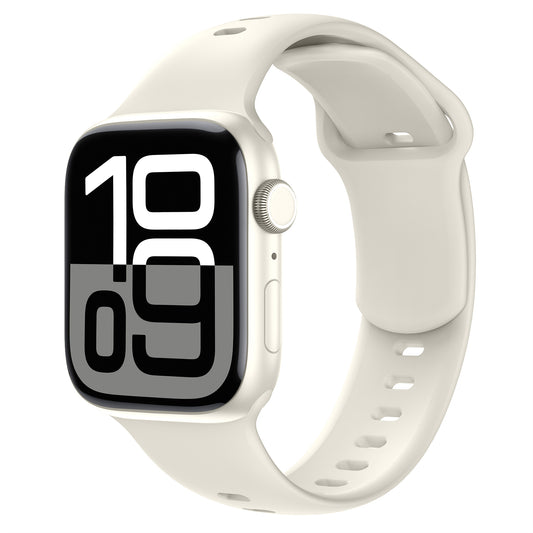 Eine weiße Smartwatch mit rechteckigem Touchscreen zeigt 10:09 Uhr in fetten Ziffern an. Sie verfügt über eine digitale Krone und das Arktisband Apple Watch Silikonarmband „Solis“, das für seine Atmungsaktivität und sein passendes weißes Silikondesign bekannt ist.