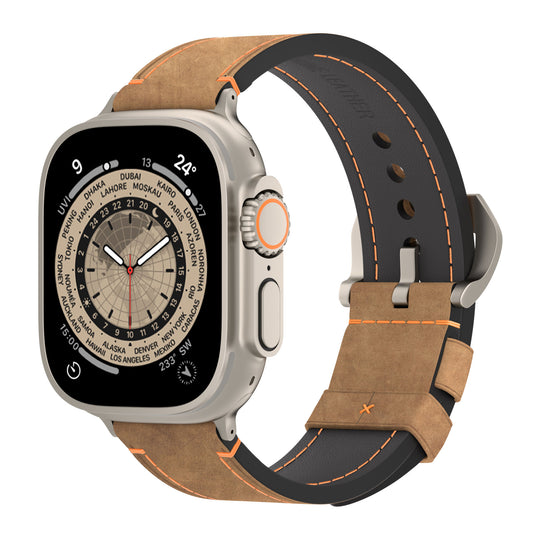 Die arktisband Apple Watch Ultra PALERMO GRANDE ist eine silberne Smartwatch mit runder digitaler Weltzeitanzeige, gepaart mit einem braun-schwarzen Lederarmband mit orangefarbenen Nähten und Metallschnalle, inspiriert von Luxusdesigns.