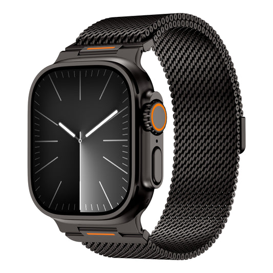 Ein schwarzes Arktisband Apple Watch Milanaise Armband "Bold SE" umrahmt elegant eine quadratische Smartwatch, auf der die Uhrzeit angezeigt wird.
