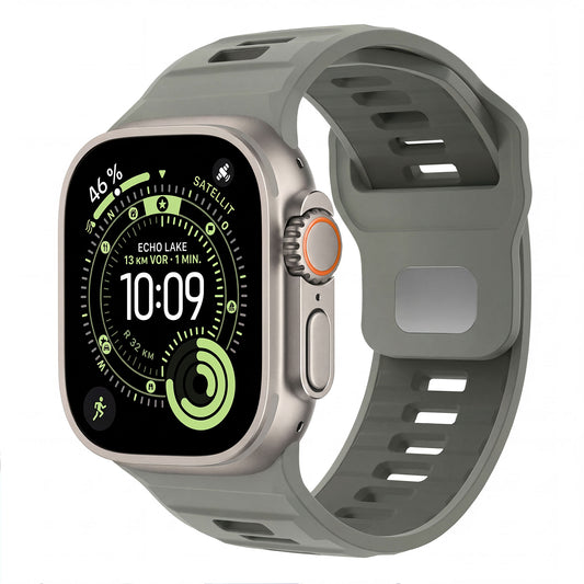 Das arktisband Apple Watch Silikonarmband "Runner" von arktisband verfügt über ein extrabreites, graues Armband und zeigt auf seinem Bildschirm Zeit-, Fitness- und GPS-Tracking-Informationen an.