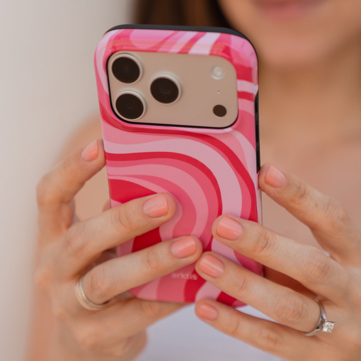 arktis iPhone 14 Pro Max Hülle - Aura Pink