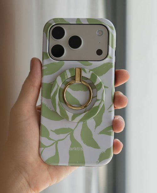 iPhone Hülle mit MagSafe Ringhalter im tropischen Blätterstyle.