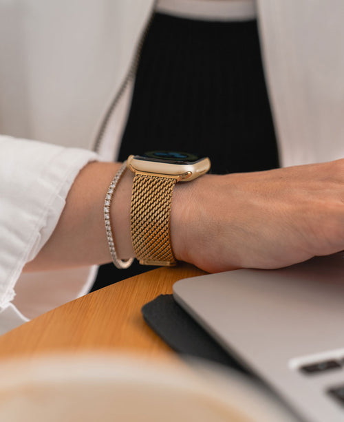 Apple Watch Milanaise Armband in Gold
