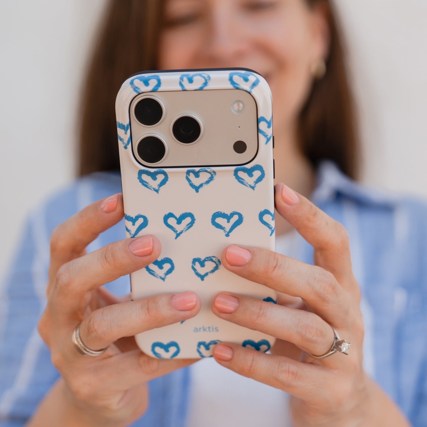 arktis iPhone 14 Pro Max Hülle - Blue Hearts