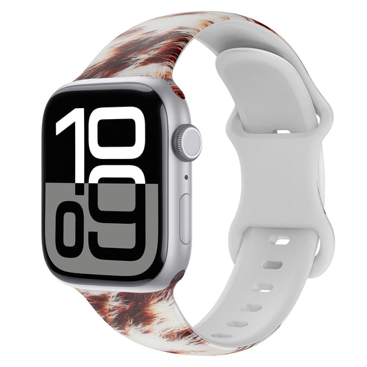 Das arktisband Kuhfell Braun Apple Watch Armband von arktisband besticht durch sein stilvolles braun-schwarz marmoriertes Rindslederdesign - ideal für sportliche Looks und modernen Style.