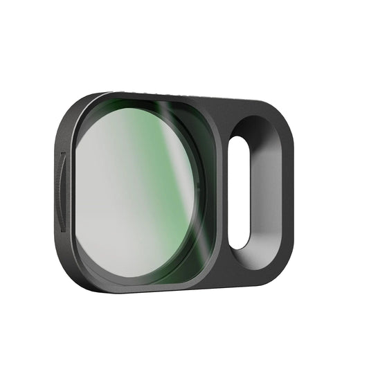 Der MOMENT AntiGlare CPL QuickLock Filter für iPhone 17 Pro ist ein rechteckiger, schwarzer Filter mit grünem Schimmer und Griffausschnitt rechts - ideal als iPhone Kamera Zubehör, um Reflexionen effektiv zu reduzieren.