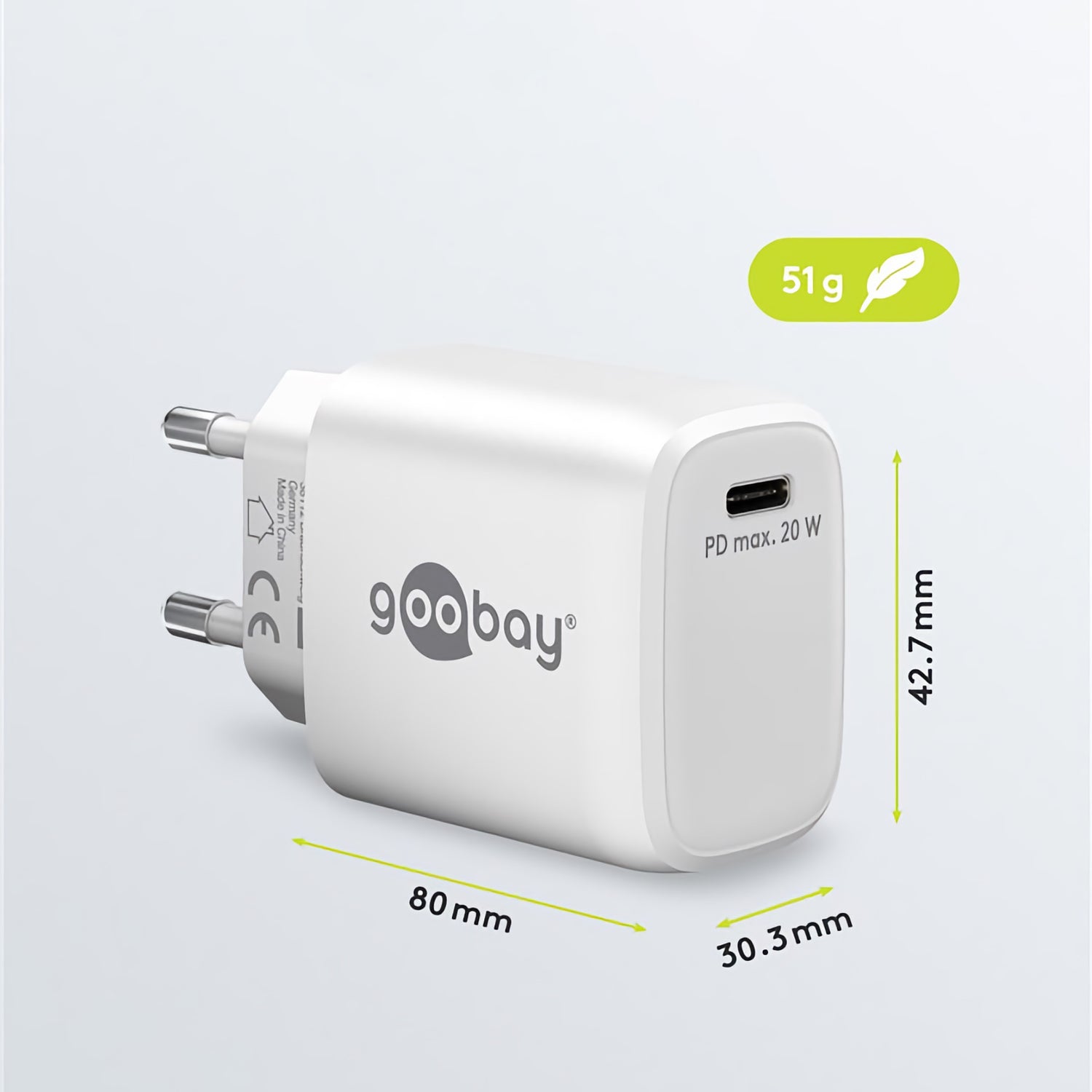 Das Goobay USB-C Netzteil 20 Watt FAST CHARGE 2.0 PD GaN Wandladegerät verfügt über „PD max. 20 W“ auf der Vorderseite, unterstützt Power Delivery, misst 80 x 30,3 x 42,7 mm und wiegt 51 Gramm.