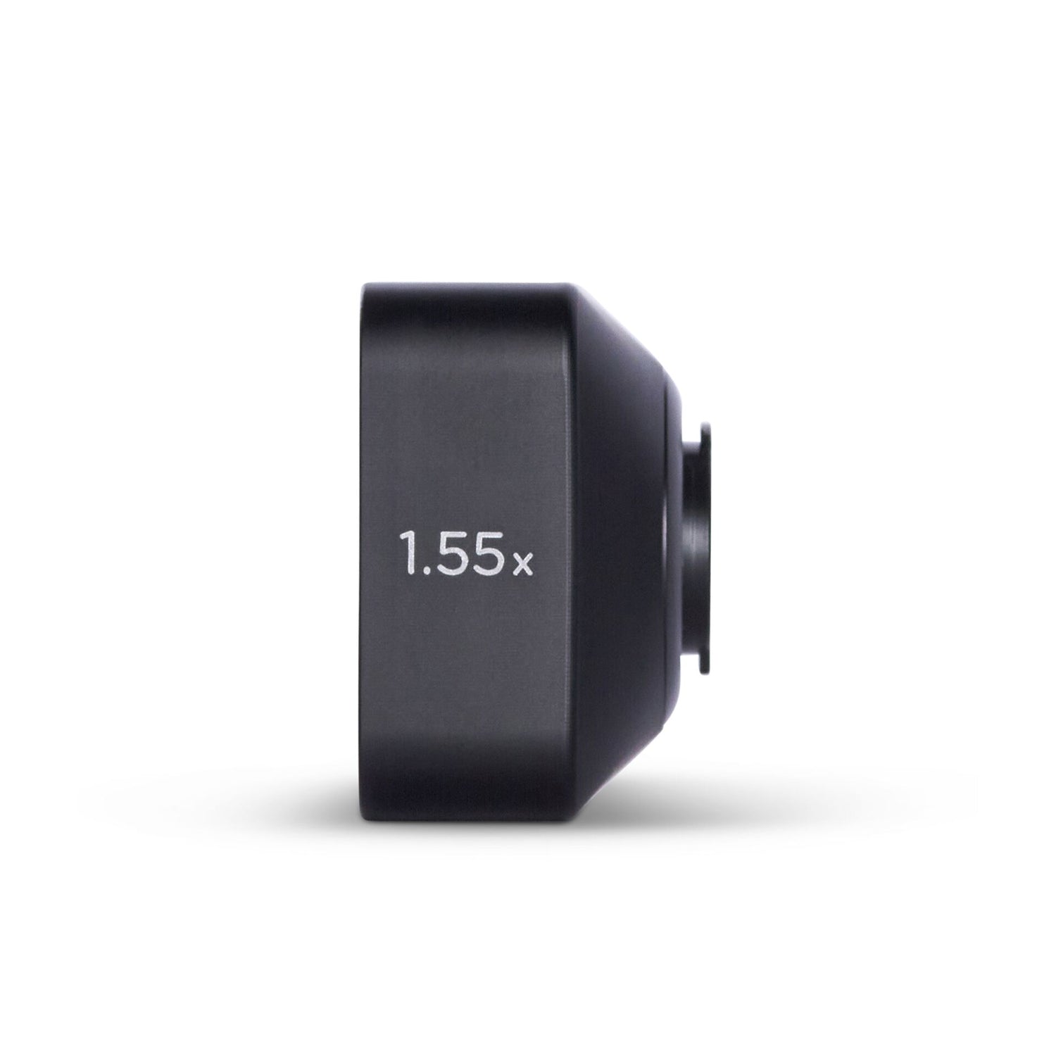 Seitenansicht des MOMENT 1.55x Anamorphot-Objektivs der T-Serie, Gold Flare Edition, entwickelt für Smartphone Filmkamera, dargestellt in schwarz mit der Aufschrift "1.55x" auf weißem Hintergrund.