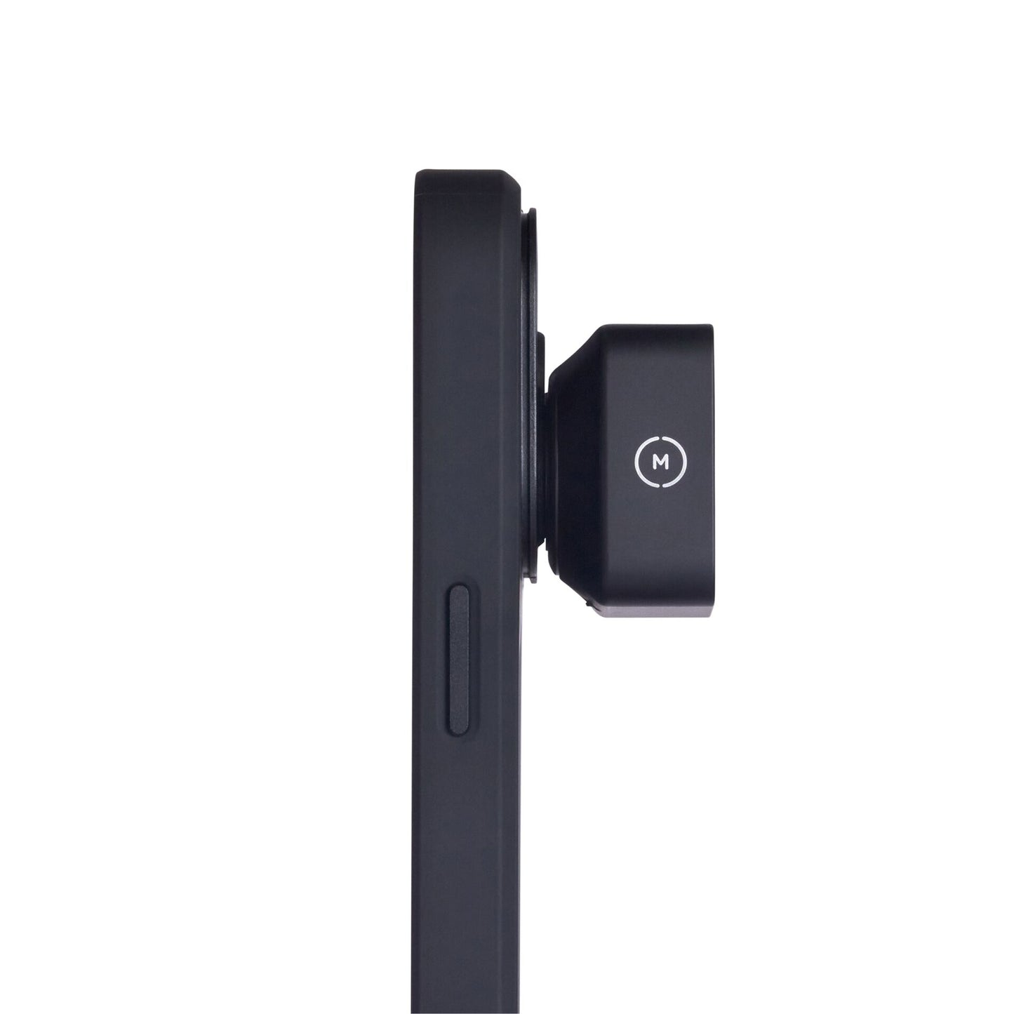 Seitenansicht eines Smartphones mit dem MOMENT 1,55x Anamorphot-Objektiv der T-Serie, das die Kamera für filmische Aufnahmen verbessert.