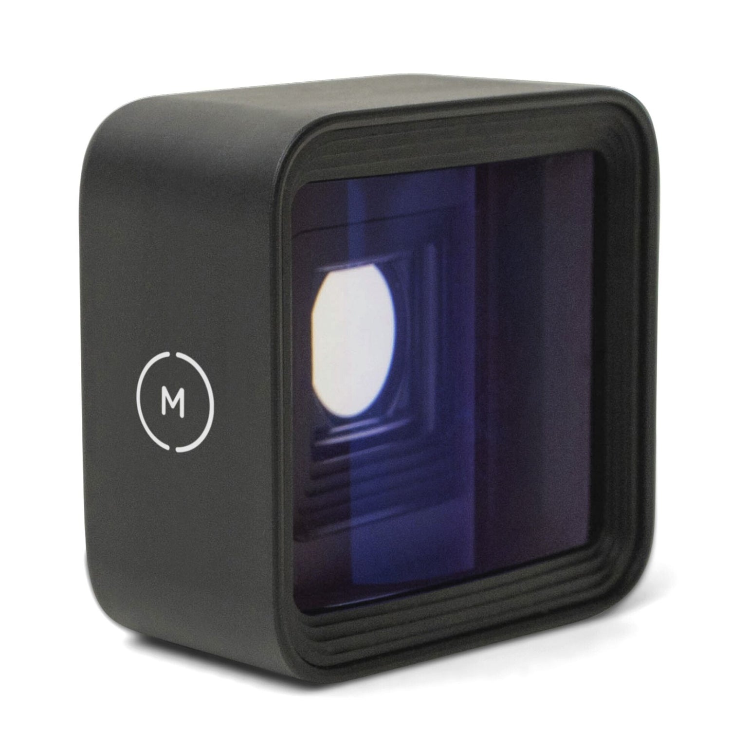 Das MOMENT 1,33x Anamorphot-Objektiv der T-Serie ist ein schwarzer, rechteckiger Kameraaufsatz mit einer spiegelnden Glasfront und einem weißen M-Logo, ideal für das Filmen mit Smartphones.